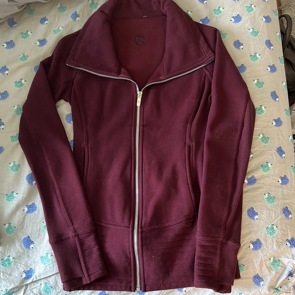 Lululemon radiant jacket II in garnet - size 2 - Picture 2 of 4